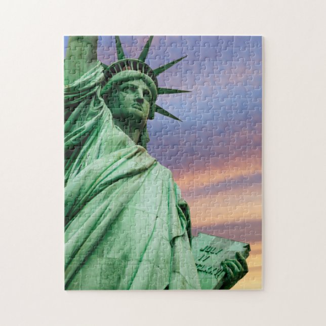 Freiheitsstatue unter dem bunten Himmel Puzzle (Vertikal)