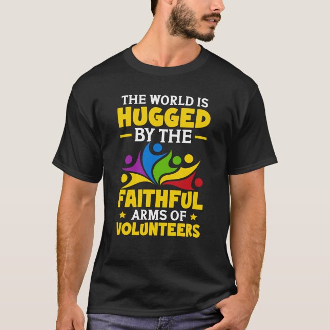 Freiwillige Die Welt Wird Von Den Gläubigen Umarme T-Shirt (Vorderseite)