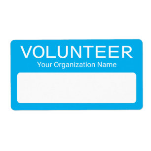 Freiwillige Namenskleber schreiben auf Abzeichen-L