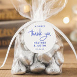French Blue A Sweet Danke Gastgeschenk Hochzeit Runder Aufkleber<br><div class="desc">French Blue A Sweet Vielen Dank Gastgeschenk Hochzeit Stickers</div>