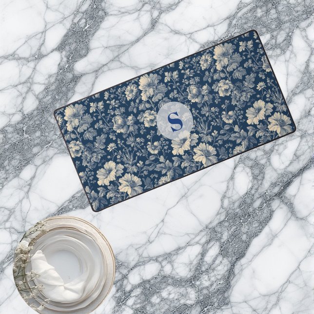 French Classic Toile Vintage Traditions Monogram  Schreibtischunterlage (French Classic Toile Vintage Traditions Monogram Desk Mat)