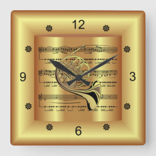 French Horn~Curved Sheet Music~Gold Background~  Quadratische Wanduhr
