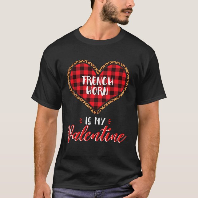 French Horn is Valentine Leopard Buffalo Plaid Hea T-Shirt (Vorderseite)