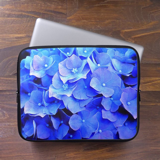 Fresh Blue Hydrangeas Laptop Sleeve (Von Creator hochgeladen)
