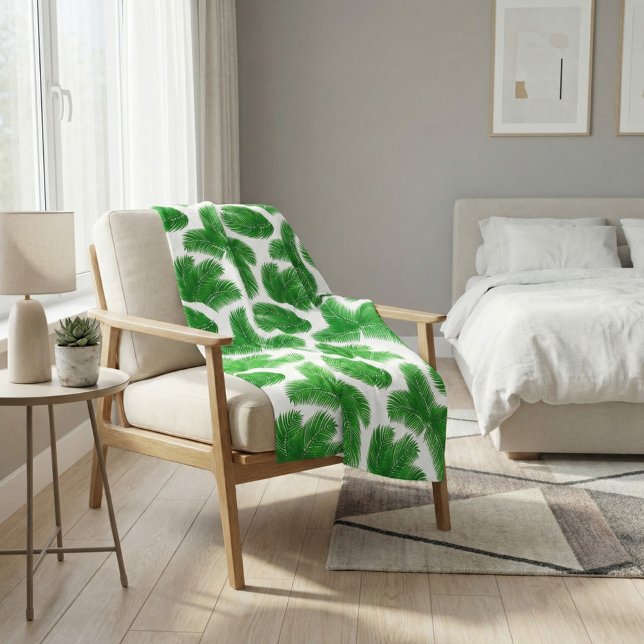 Fresh Green Palm Leaves Tropical Print Fleecedecke (Von Creator hochgeladen)