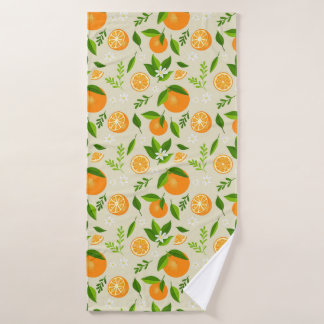 Fresh oranges with flowers and leaves badehandtuch