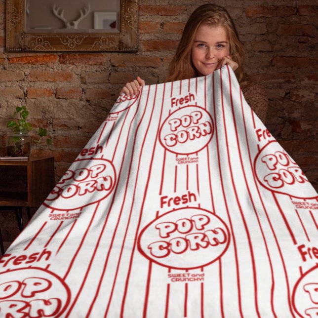 Fresh Popcorn Zuhause Movie Theater Fleecedecke (Get cozy with some popcorn, a good movie and this cute throw blanket!)