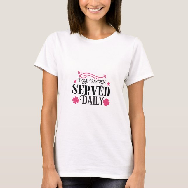 Fresh Sarcasm Served Daily T-Shirt (Vorderseite)