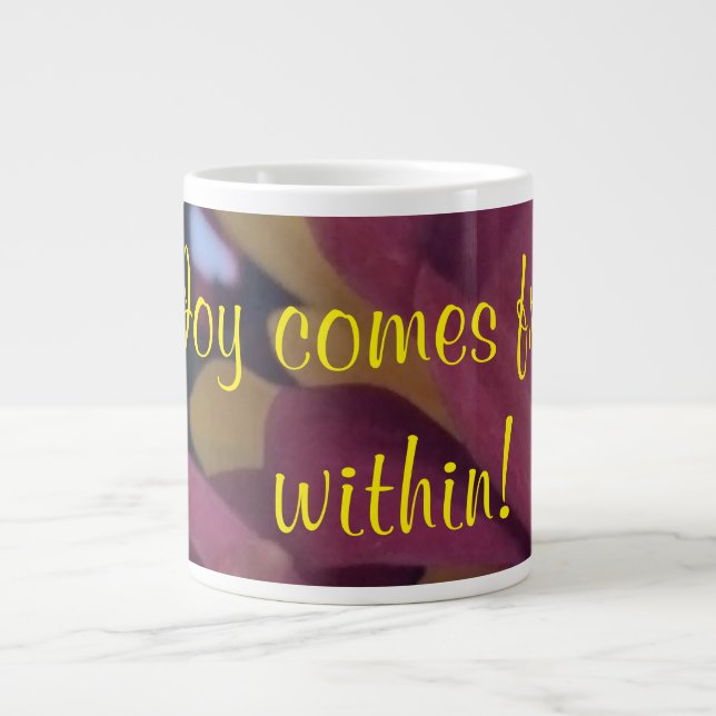 Freude kommt aus Jumbo-Tasse (Vorderseite)