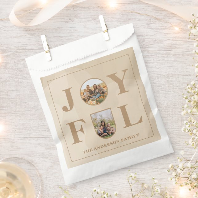 Freude | Modernes Minimalistisches Beige Arch Zwei Geschenktütchen (Ausgeschnitten)