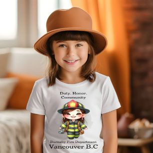 Freudenfeuerwehrer in heller Ausrüstung mit Kamera T-Shirt