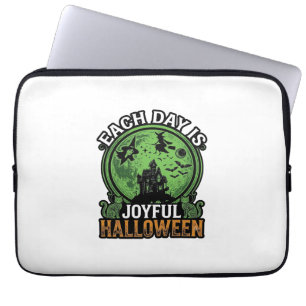 Freudiger Halloween Spukhaus Hexenkatze jeden Tag  Laptopschutzhülle