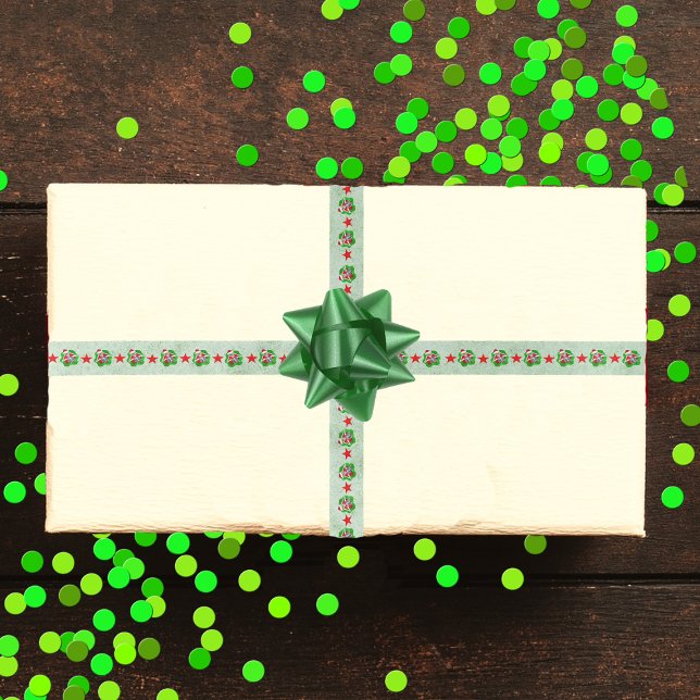 Freuen Sie sich auf Weihnachtsmannmützen in Wavy C Satinband (Fun Skeletons Ornament eyes in wavy circles with red stars on light green Christmas wrapping ribbon.)