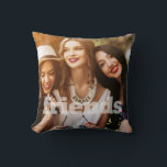 Freunde des benutzerdefinierten Foto Brautparty Ge Kissen<br><div class="desc">Fügen Sie ein benutzerdefiniertes Foto hinzu. Eine große Hochzeit danke Ihnen für. Abrufbar unter: http://www.zazzle.com/store/whitepaperbirch</div>