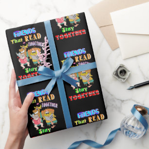 Freunde, die zusammen lesen Bleibe Geschenkpapier
