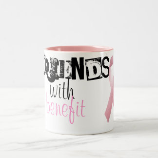 Freunde mit der Nutzen-Tasse Zweifarbige Tasse