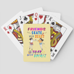 Freunde spielen Skateboard mit Herz und fliegen mi Spielkarten