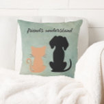 Freunde verstehen Hunde als Besties Kissen<br><div class="desc">Einfach, unkompliziert und die Wahrheit - Freunde verstehen - wie beispielhaft diese wunderbare Katz- und Hundefreundschaft zeigt - Set gegen ein strukturiertes grünes Kissen. Wenn Sie Hilfe benötigen oder Fragen zum Design haben, schicken Sie einfach eine E-Mail an charmdesignstudio@rcn.com und wir helfen Ihnen gerne weiter. Kann die Nachricht auf eigene...</div>