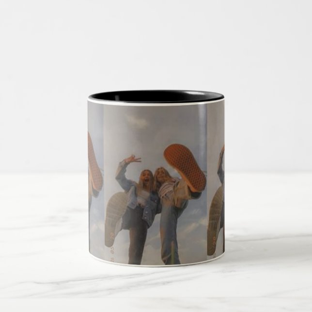 Freunde Zweifarbige Tasse (Mittel)