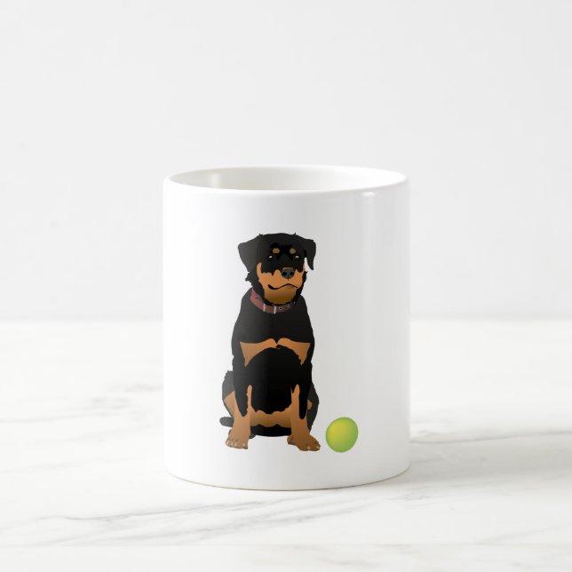 Freundlicher Rottweiler mit Green Ball Kaffeetasse (Mittel)