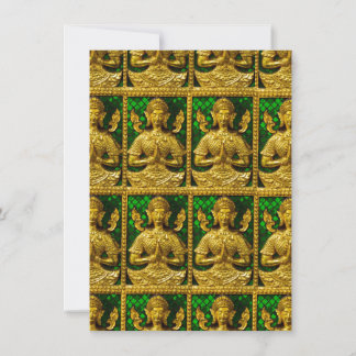 freundlicher sitzender Buddha