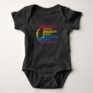 Freundlichkeit Frieden Gleichheit Liebe Inklusion  Baby Strampler