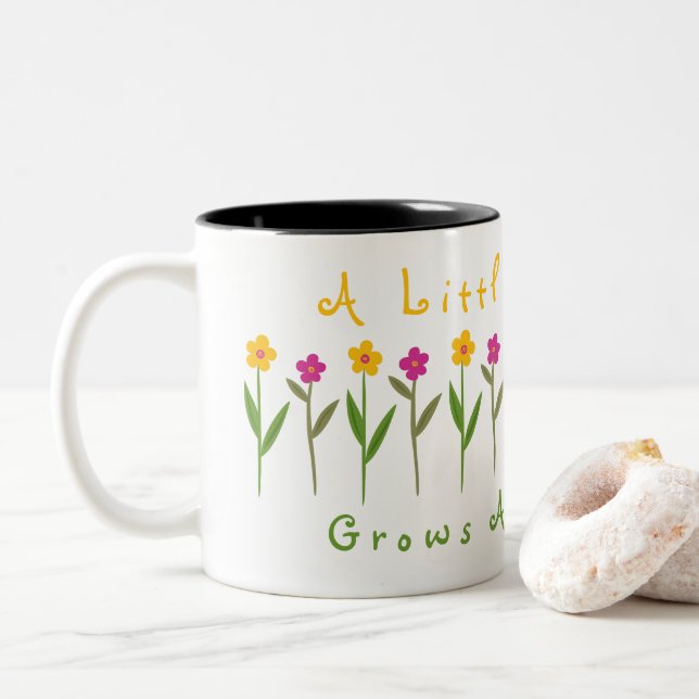 Freundlichkeit wächst Blume Inspiration Zweifarbige Tasse (Mit Donut)