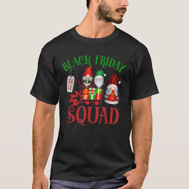 Friday Gnome Shopping Squad Black Family Christmas T-Shirt (Vorderseite)