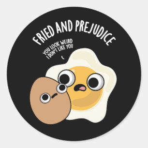 Fried and Prejudice Funny Egg Pun Dark BG Runder Aufkleber