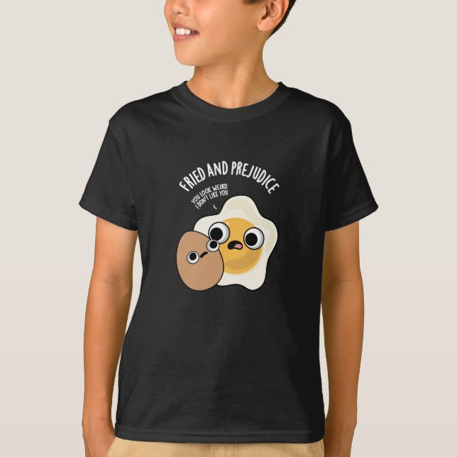 Fried and Prejudice Funny Egg Pun Dark BG T-Shirt (Vorderseite)