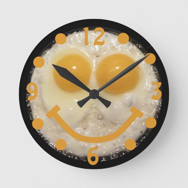 Fried Eggs Happy Face Clock Runde Wanduhr (Vorderseite)