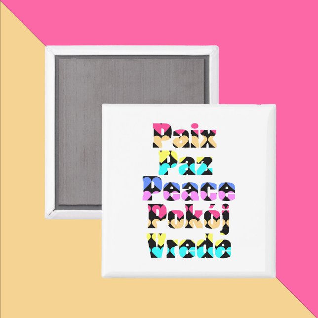 Frieden in vielen Sprachen - ein leuchtendes Herz Magnet (A magnet that says peace in a variety of languages with a colorful heart pattern)