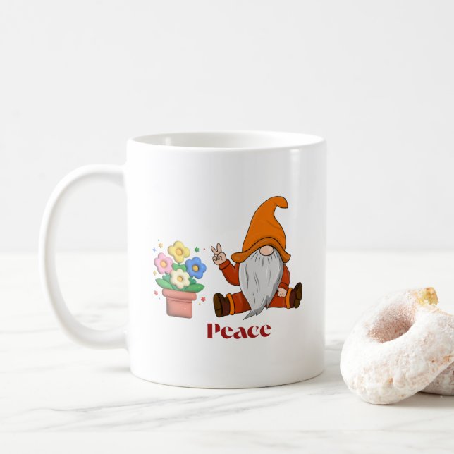 Friedens-Gnom auf einer Kaffeetasse (Mit Donut)