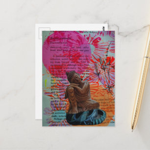 Friedensbuddha und Blumen Mixed Media Collage Postkarte