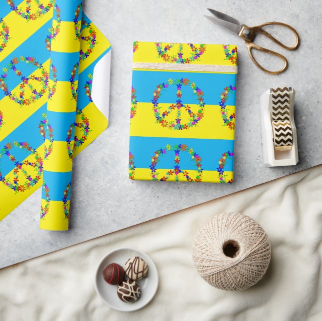 Friedenszeichen mit Blume, ukrainische Flaggentast Geschenkpapier (Kunsthandwerk)