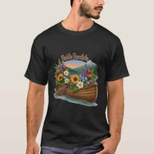 Friedlich paddelnder Kanadier voller Wildblumen T-Shirt