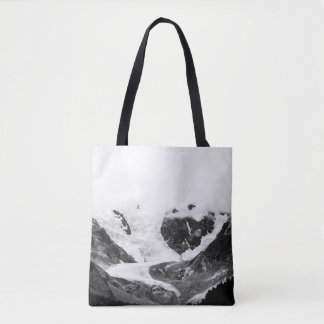 FRIEDLICHE BERGLANDSCHAFT
