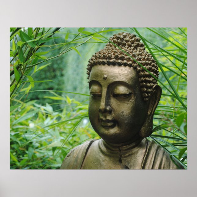 Friedliche Buddha-Statue in einem grünen grünen Wa Poster (Vorne)