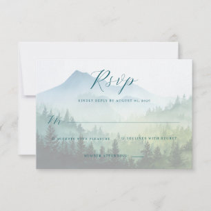 Friedliche grüne Berglandschaft RSVP Karte