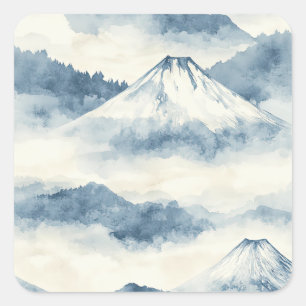Friedliche schneebedeckte Berge - Blau und Weiß Quadratischer Aufkleber