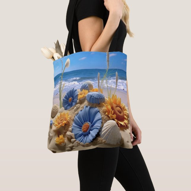 FRIEDLICHE STRANDSZENE MIT MUSCHELN (Von Nahem)