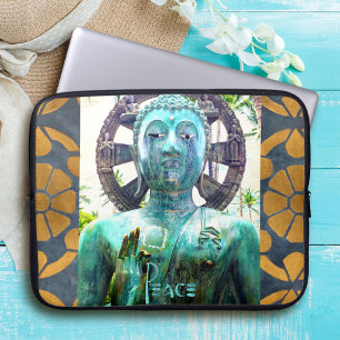 Friedliche Türkis-Buddha-Statue mit goldenem Mosai Laptopschutzhülle
