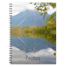 Friedlicher Bergsee Notizbuch