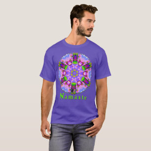 Friedlicher Namaste-Kaleidoskop T-Shirt