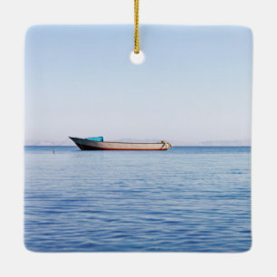 Friedlicher Ozean & Einsames Boot Fine Art Foto Keramikornament
