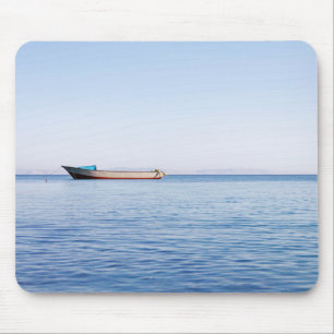 Friedlicher Ozean & Einsames Boot Fine Art Foto Mousepad