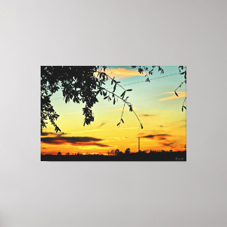 Friedlicher Sonnenuntergang über der Landschaft Leinwanddruck