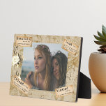 Friend Foto Geschenk Vintag Decoupage Journal Fotoplatte<br><div class="desc">Dieses Design kann durch Auswahl der Option Design bearbeiten personalisiert werden. Sie können auch auf andere Gegenstände übertragen. Kontaktieren Sie mich unter colorflowcreations@gmail.com oder nutzen Sie die Chat-Option oben auf der Seite, wenn Sie dieses Design auf einem anderen Produkt haben möchten oder Hilfe benötigen. Sehen Sie mehr von meinen Designs...</div>