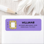 FRIENDS™ | Birthday Peephole<br><div class="desc">Feiern Sie Ihren Geburtstag mit diesem FRIENDS™-Thema-Adressetikett mit dem ikonischen Peephole-Rahmen aus Monicas Wohnung. Personalisieren Sie es, indem Sie Ihren Namen und Ihre Adresse, um Ihre Einladungen oder Dankeschön Nostalgie-Touch. Ideal für die Liebhaber der geliebten TV-Show, fügt dieses Label Ihrem Briefwechsel einen einzigartigen Flair hinzu.</div>