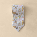 FRIENDS™ Farbiges Cartoon-Muster Krawatte<br><div class="desc">Mit dem FRIENDS™ Cartoon Pattern Design können Sie Ihren Raum farbenfroh und unterhaltsam gestalten. Mit spielerischen, im Cartoon-Stil gehaltenen Illustrationen Ihrer Lieblingsstifte von FRIENDS™ erweckt dieses lebendige Muster das Wesen der geliebten TV-Show zum Leben. Perfekt für die Fans der Show, verleiht es Persönlichkeit und eine Touch Nostalgie zu einer Vielzahl...</div>